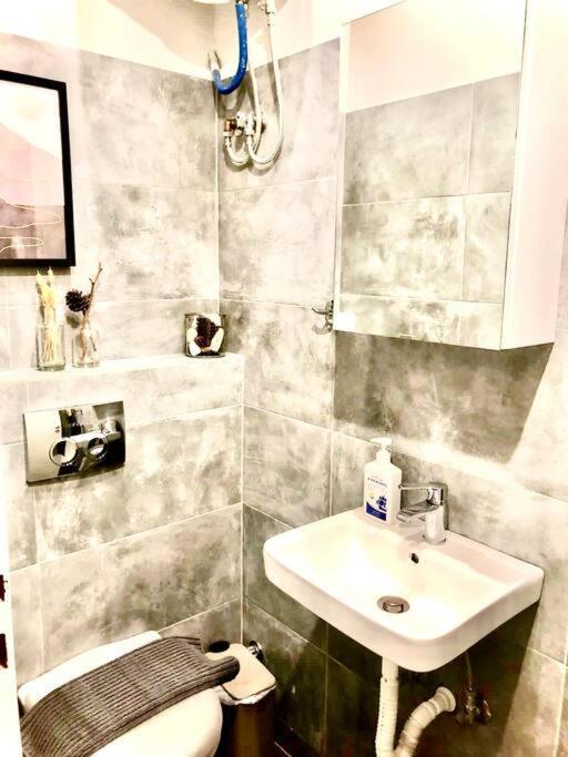 Akadimias Apartment 1 เอเธนส์ ภายนอก รูปภาพ